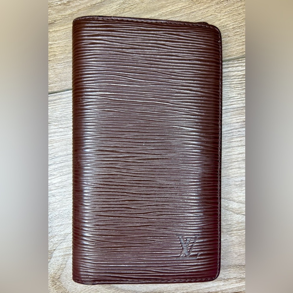 Louis Vuitton Brown Epi Leather along Wallet / Checkbook Holder